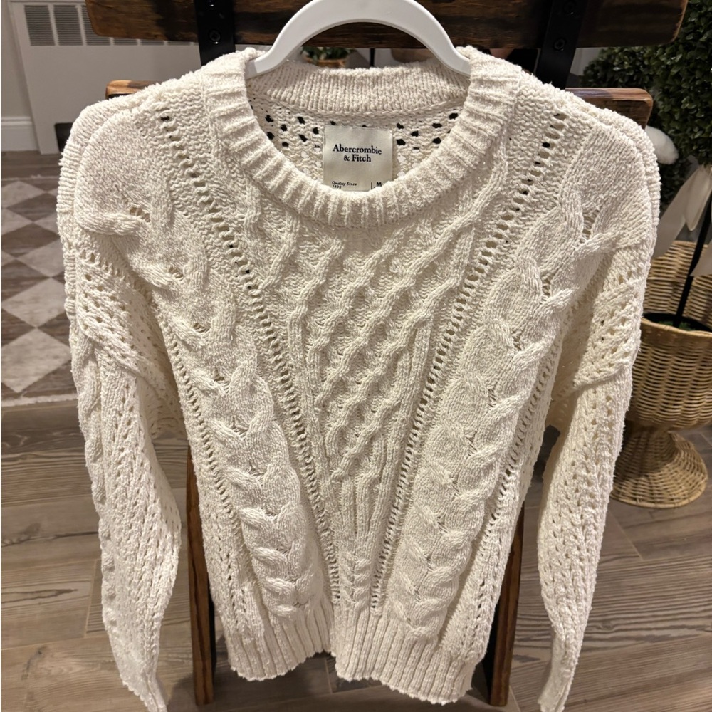 Abercrombie & Fitch Women's White Cable Knit Sweater - Size Medium NWT